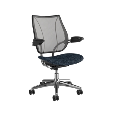 Fauteuil de bureau Liberty, dossier Pinstripe Silver, siège Arda 0771, cadre poli avec surpiqûres noires